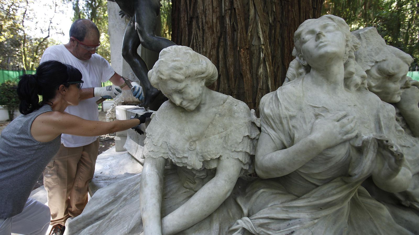 Restauración llevada a cabo en el monumento a Bécquer del Parque de María Luisa.