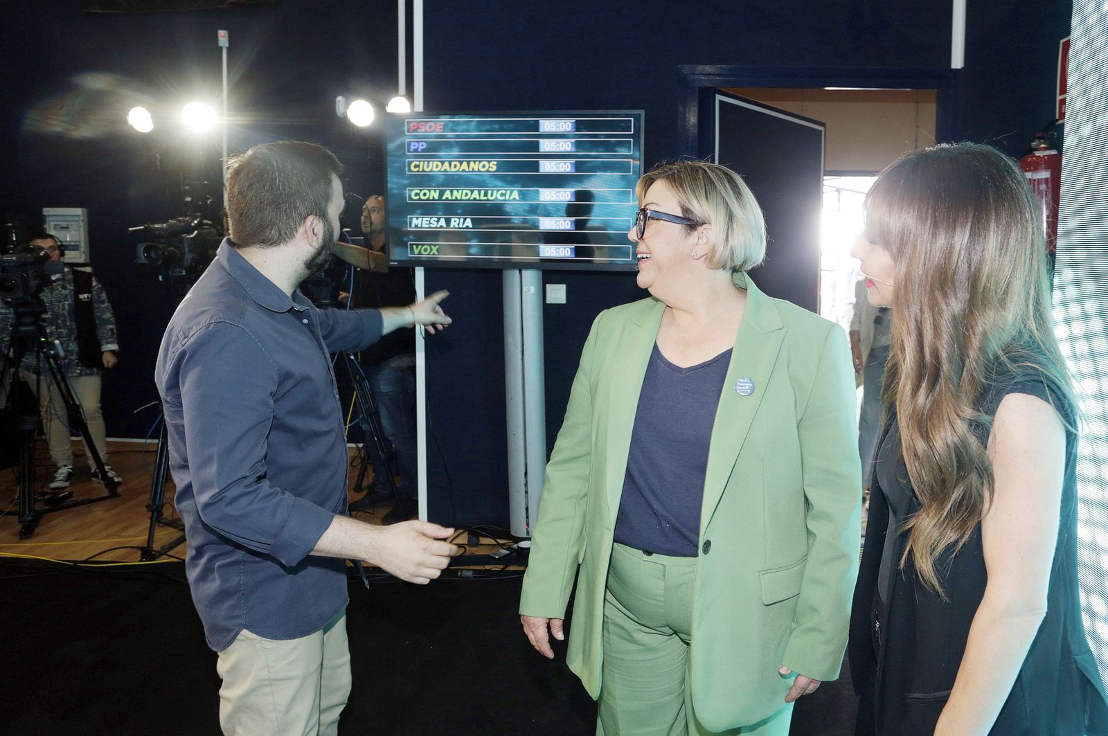 Elecciones Municipales Huelva 2023: Imágenes de la llegada de los candidatos al debate