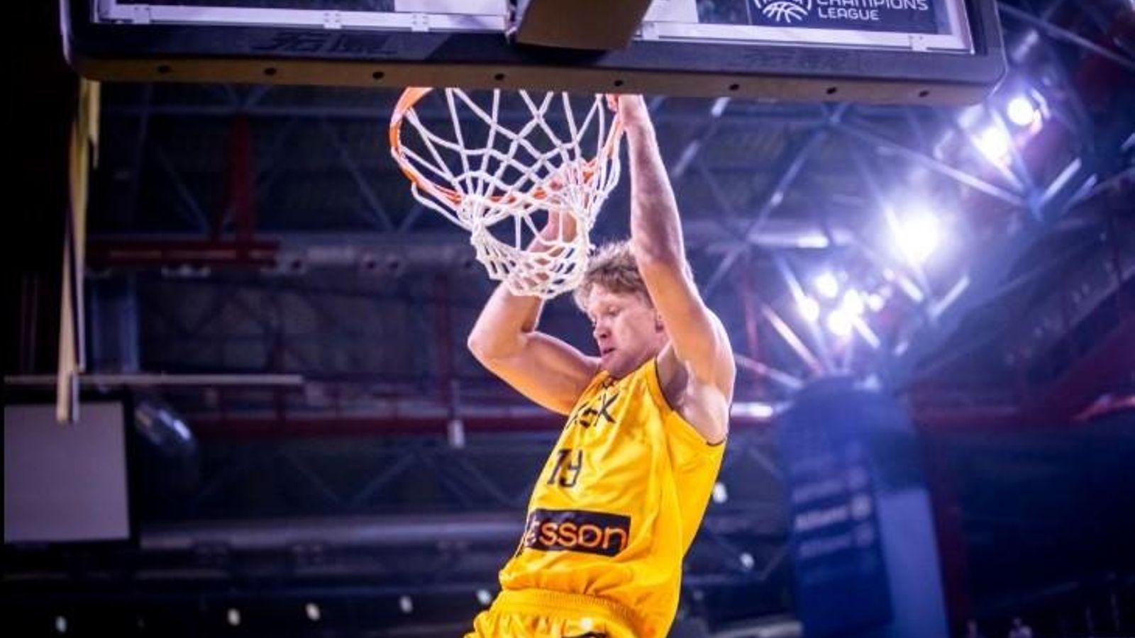 Kuzminskas realiza un mate.