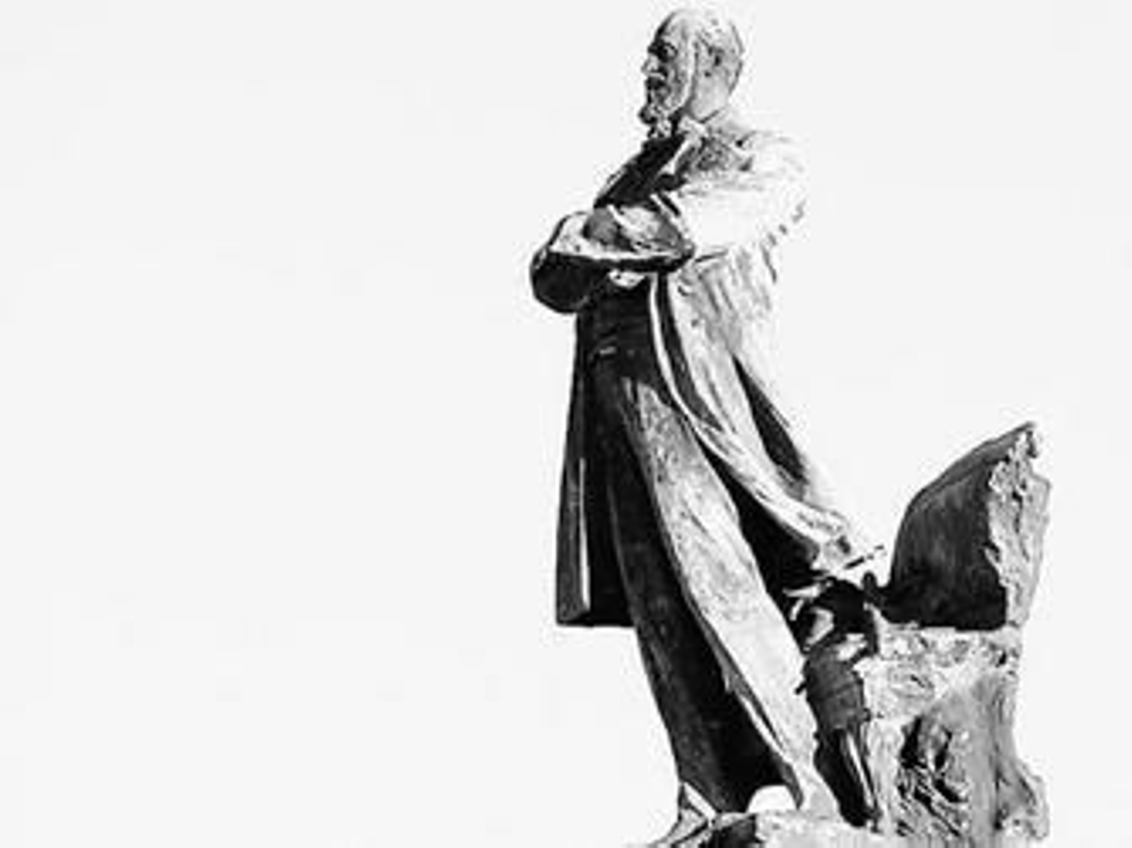 1909Llega a Cádiz la estatua de Segismundo Moret, realizada por Agustín Querol