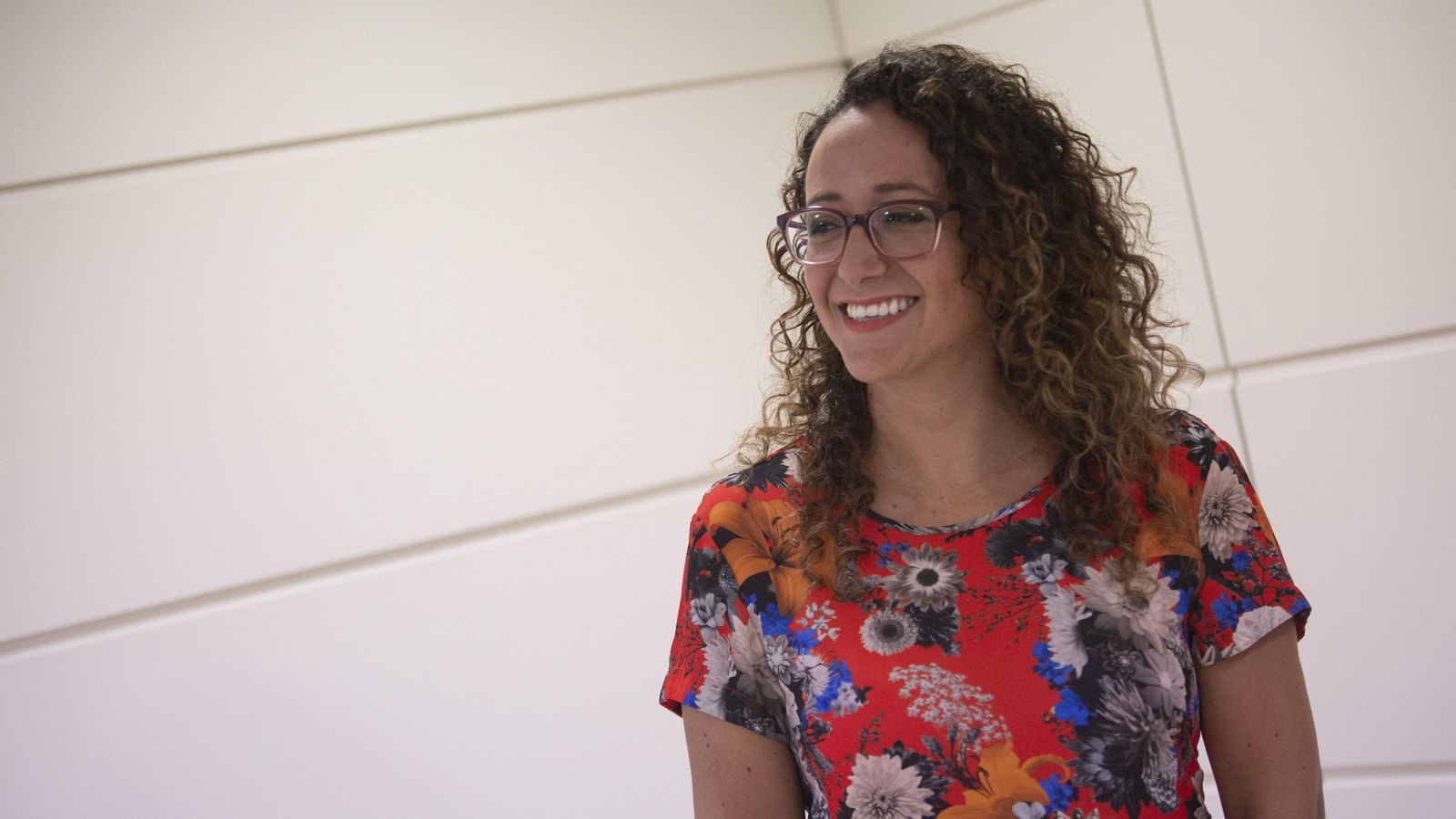 Linares se prepara para ser en el futuro la directora literaria de Renacimiento.