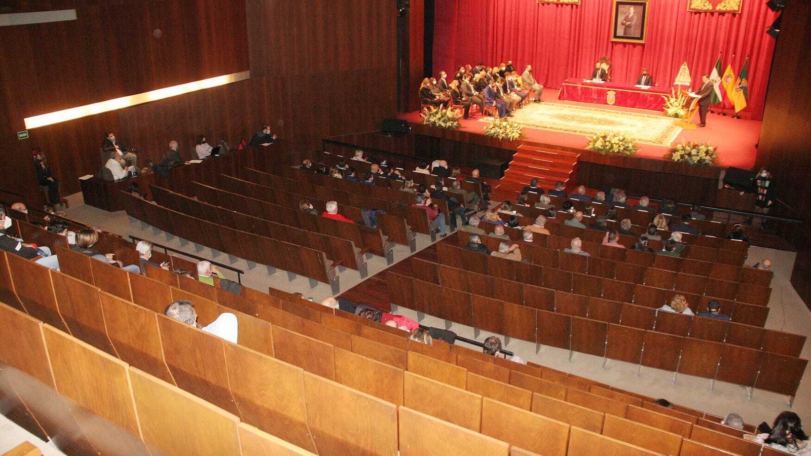 El público no respaldó el pleno con su presencia.