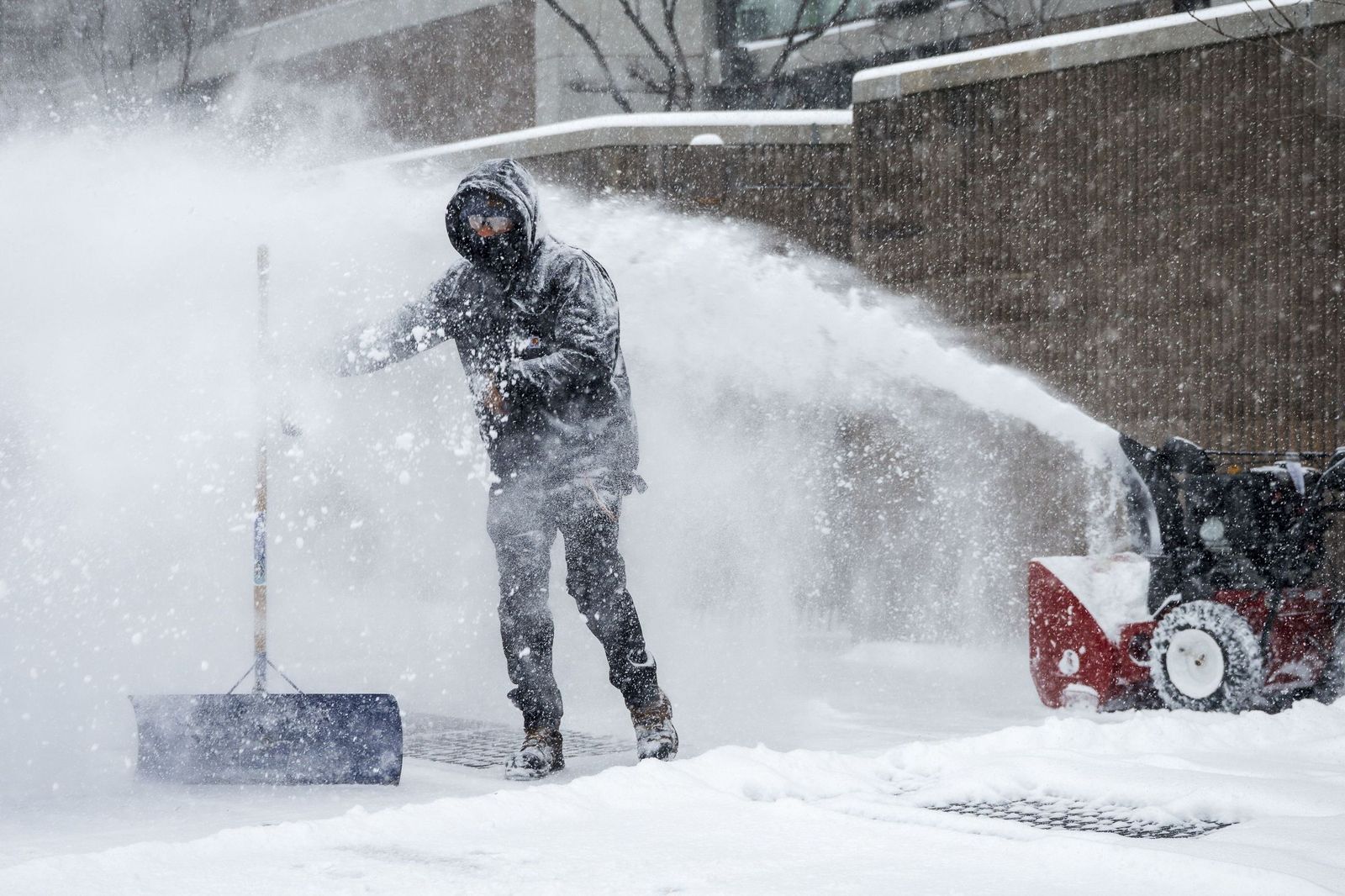 Las gélidas y blancas imágenes que deja la tormenta monstruosa en los EEUU