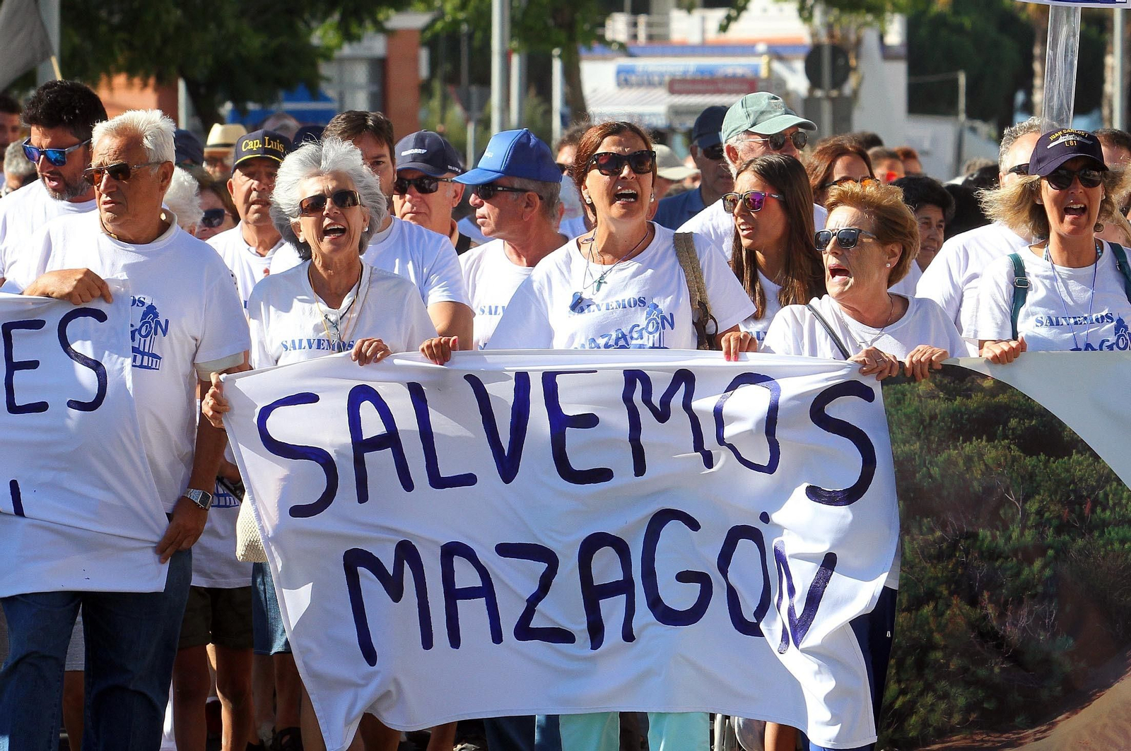 La manifestación "Salvemos Mazagón" en imágenes