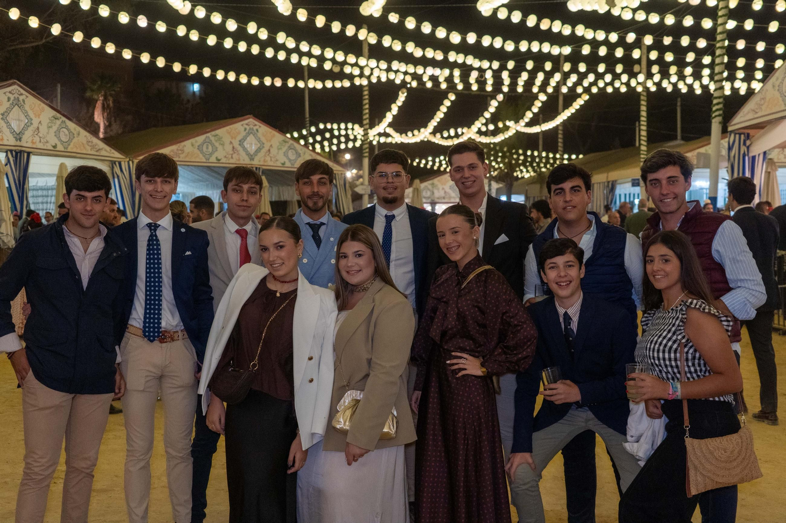 Imágenes del ambiente del ambiente de la noche del domingo en la Feria de Otoño y del Caballo 2025 de Huelva