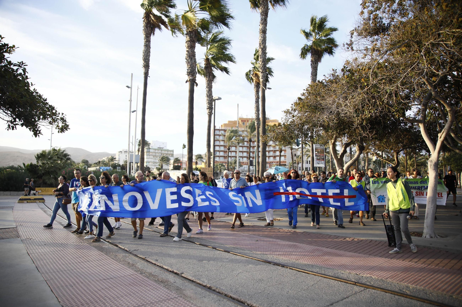 La manifestación "Genoveses sin hotel", en imágenes