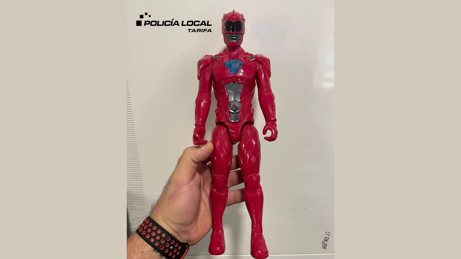 Un intrépido Power Ranger rojo perdido.