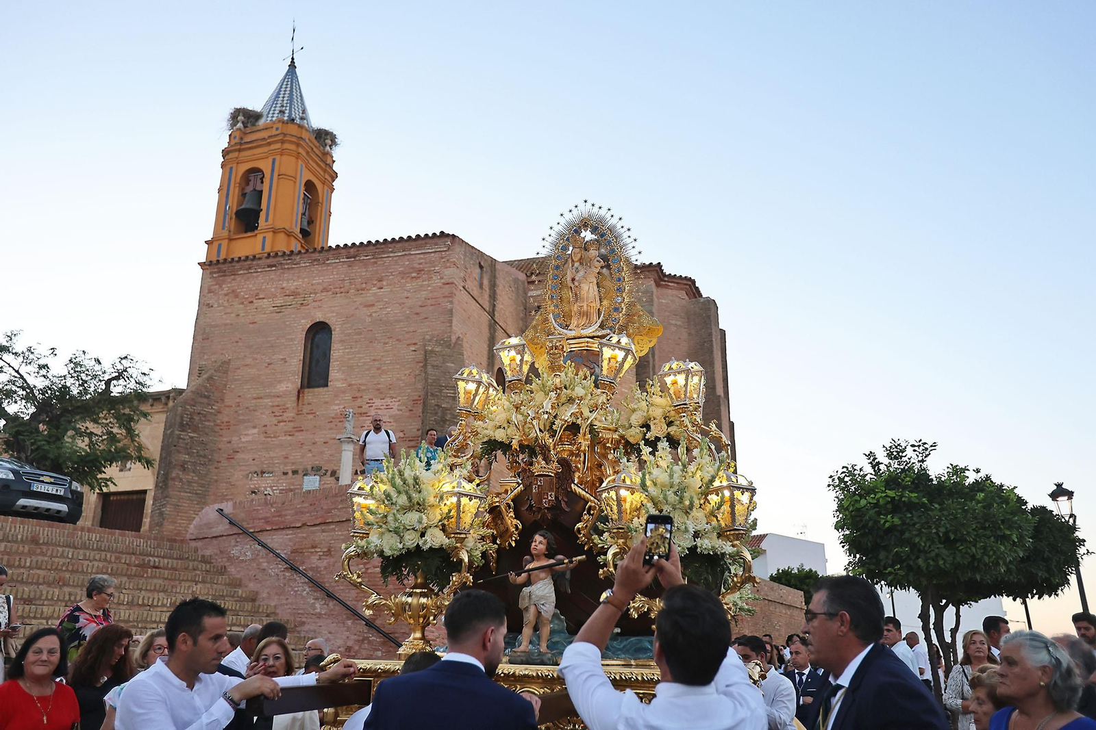 Imágenes de la procesión de Nuestra Señora de los Milagros en Palos de la Frontera Imágenes de la procesión de Nuestra Señora de los Milagros en Palos de la Frontera