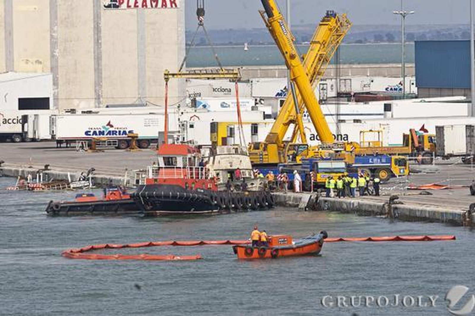 El remolcador ´Obama Cádiz´ engancha al Vapor. 

Foto: Julio Gonzalez