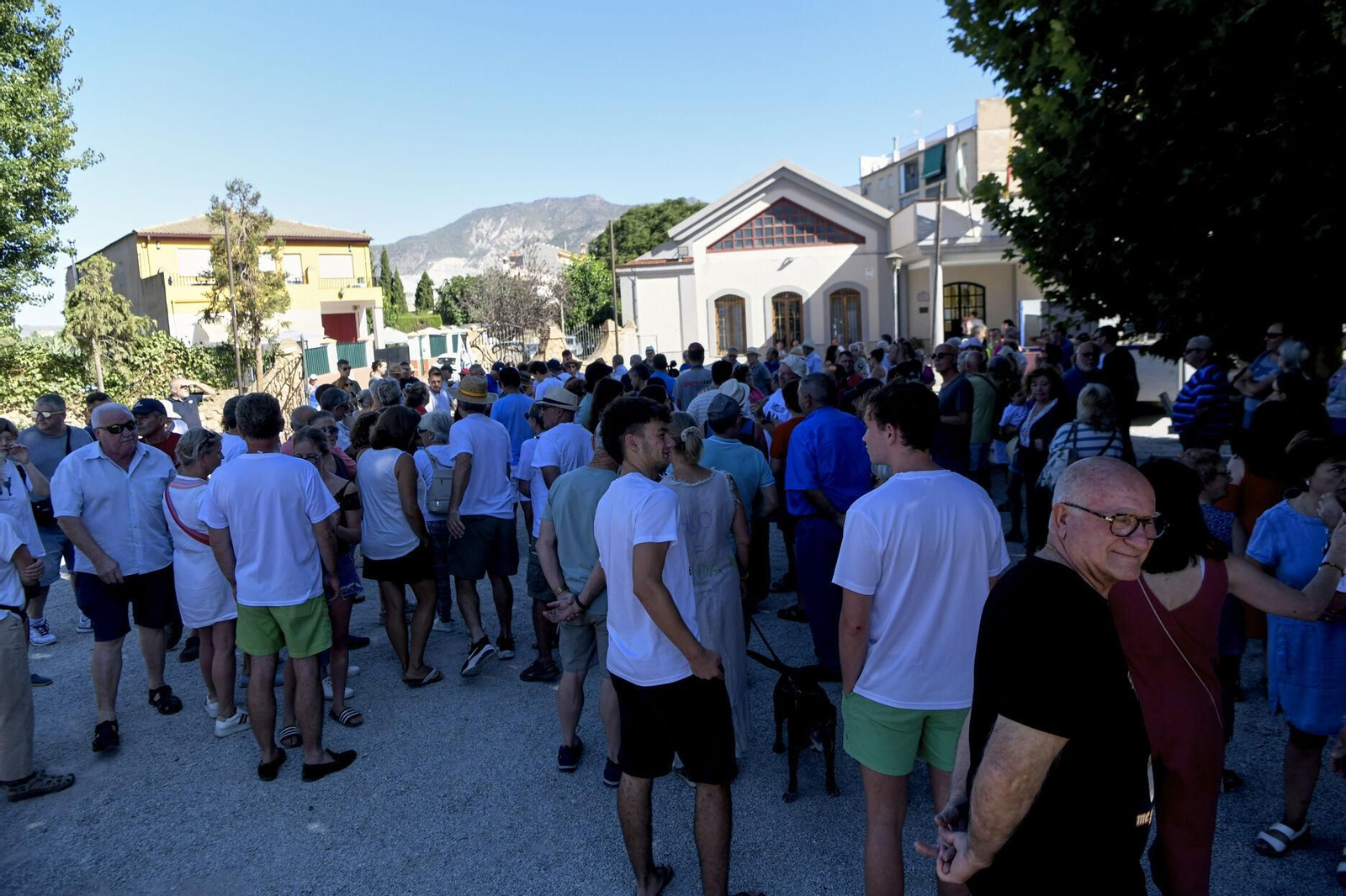 Así se han manifestado por las calles de Padul en contra de la embotelladora de Cijancos