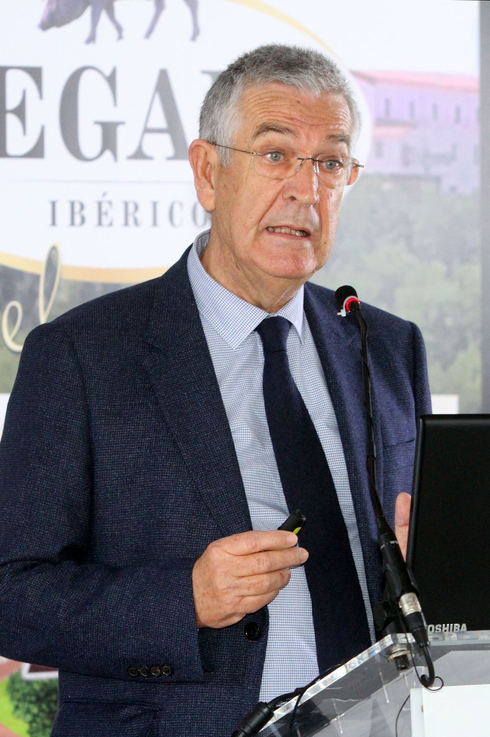 Imágenes de la colocación de la primera piedra de la planta de ElPozo en Jabugo.