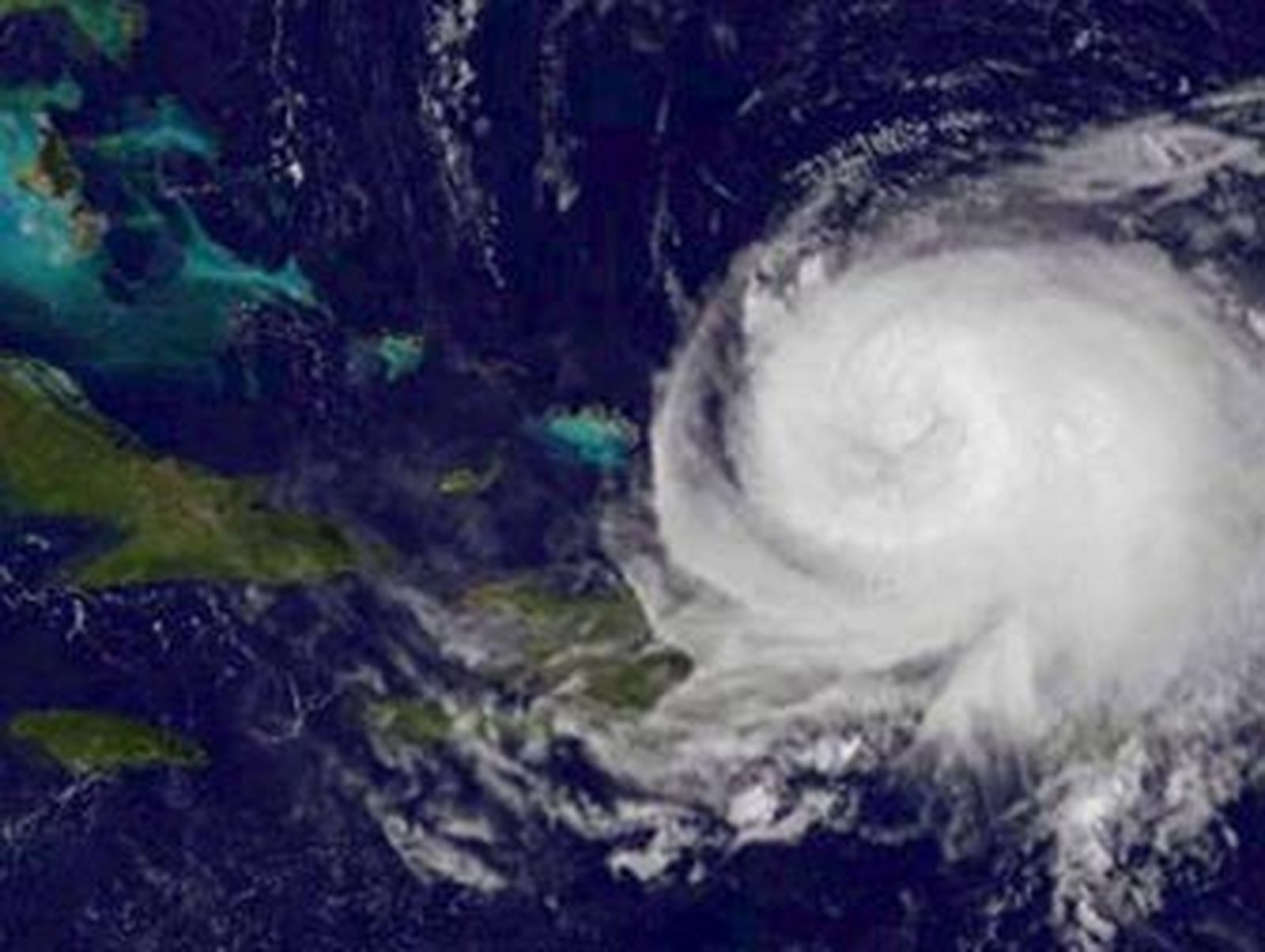 Cientos de miles de evacuados en el este de Cuba por el huracán 'Ike'