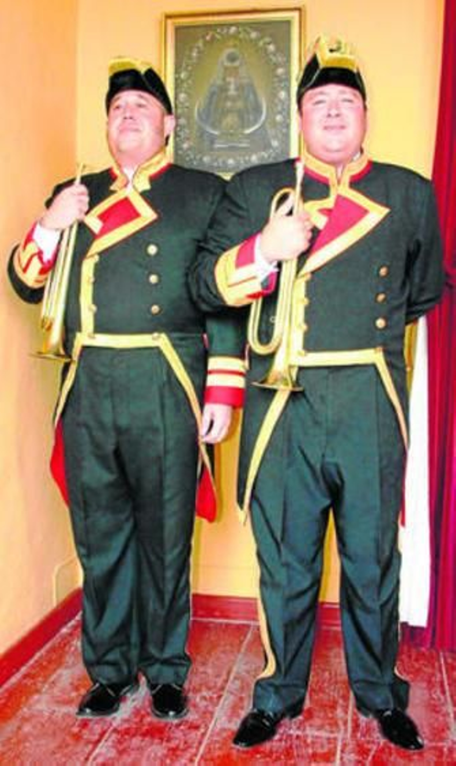 Los clarineros Tur Castro y Romero Viñas en el antepalco presidencial.