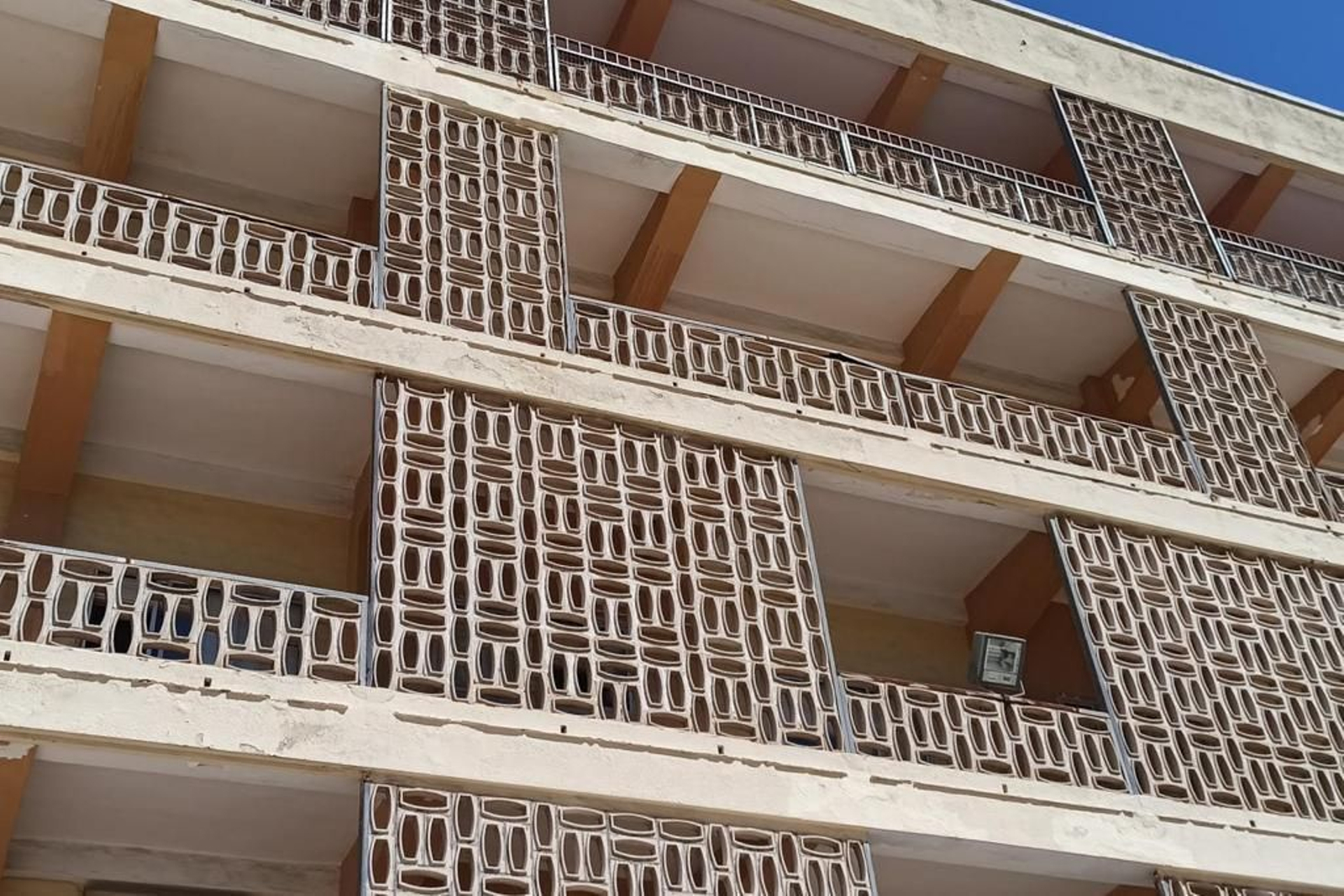 Celosías en el IES San Severiano de Cádiz