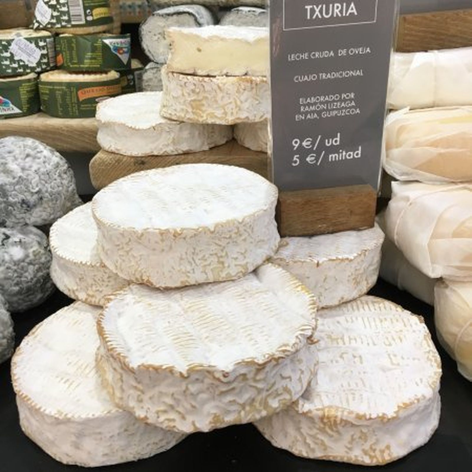Queso Txuria.