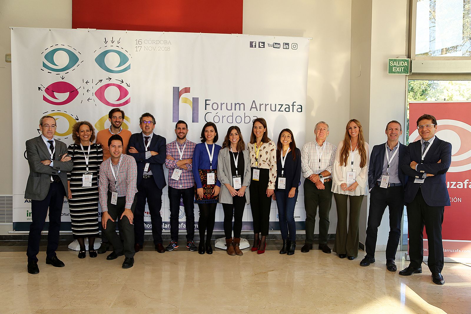 Responsables de la fundación y participantes en este encuentro oftalmológico.