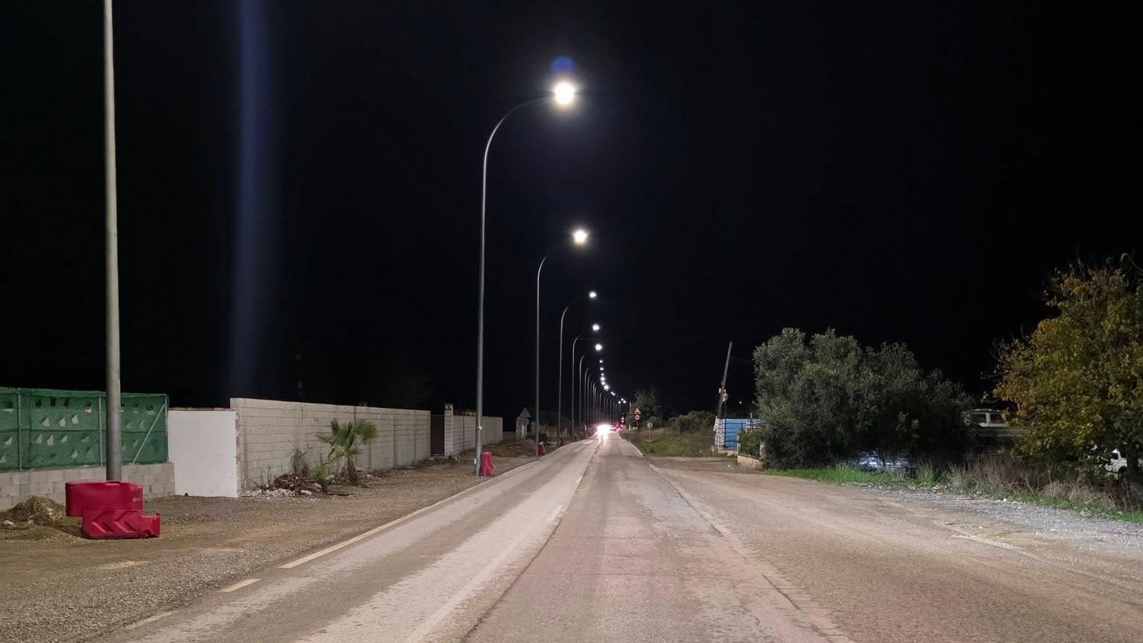 Alumbrado público, instaldo recientemente por el Ayutamiento.