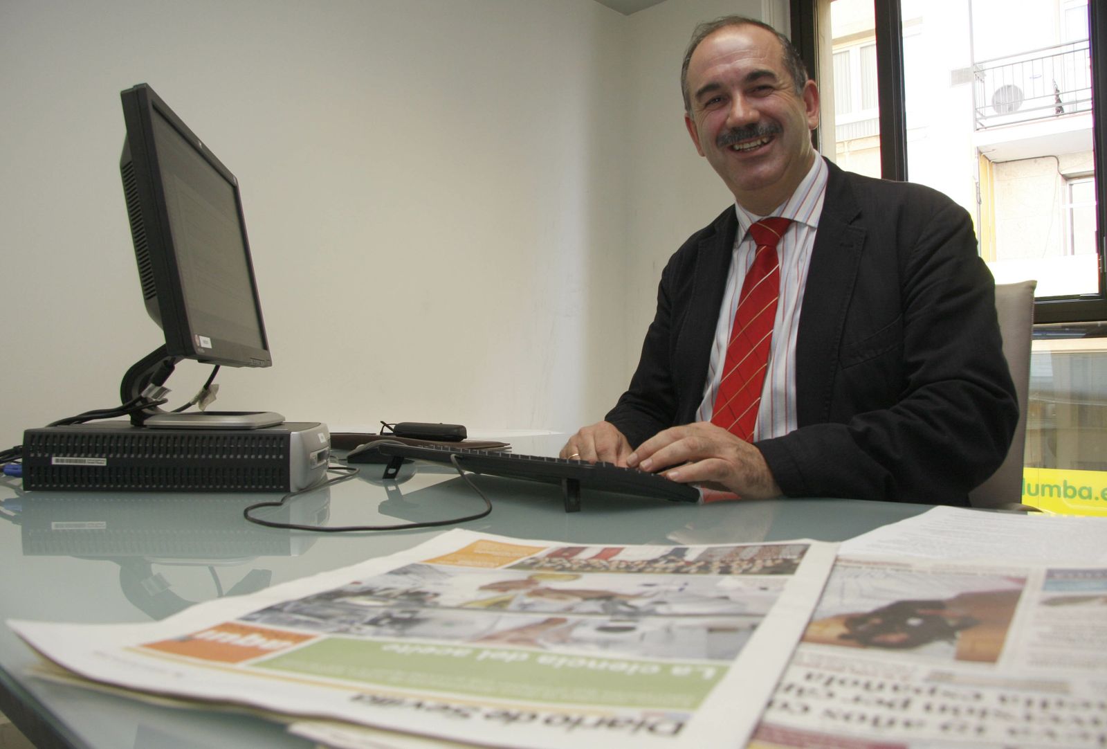 Juan García Baena, alcalde de estepa entre 1995 y 2011, fotografiado en Diario de Sevilla cuando todavía era regidor.