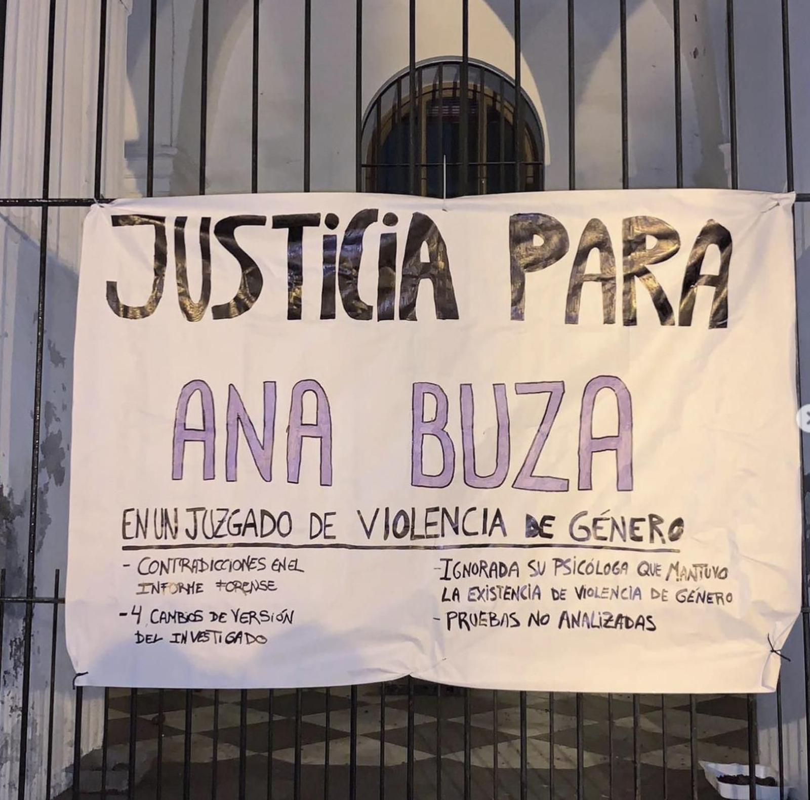 Cartel en el Juzgado de Carmona Cartel en el Juzgado de Carmona
