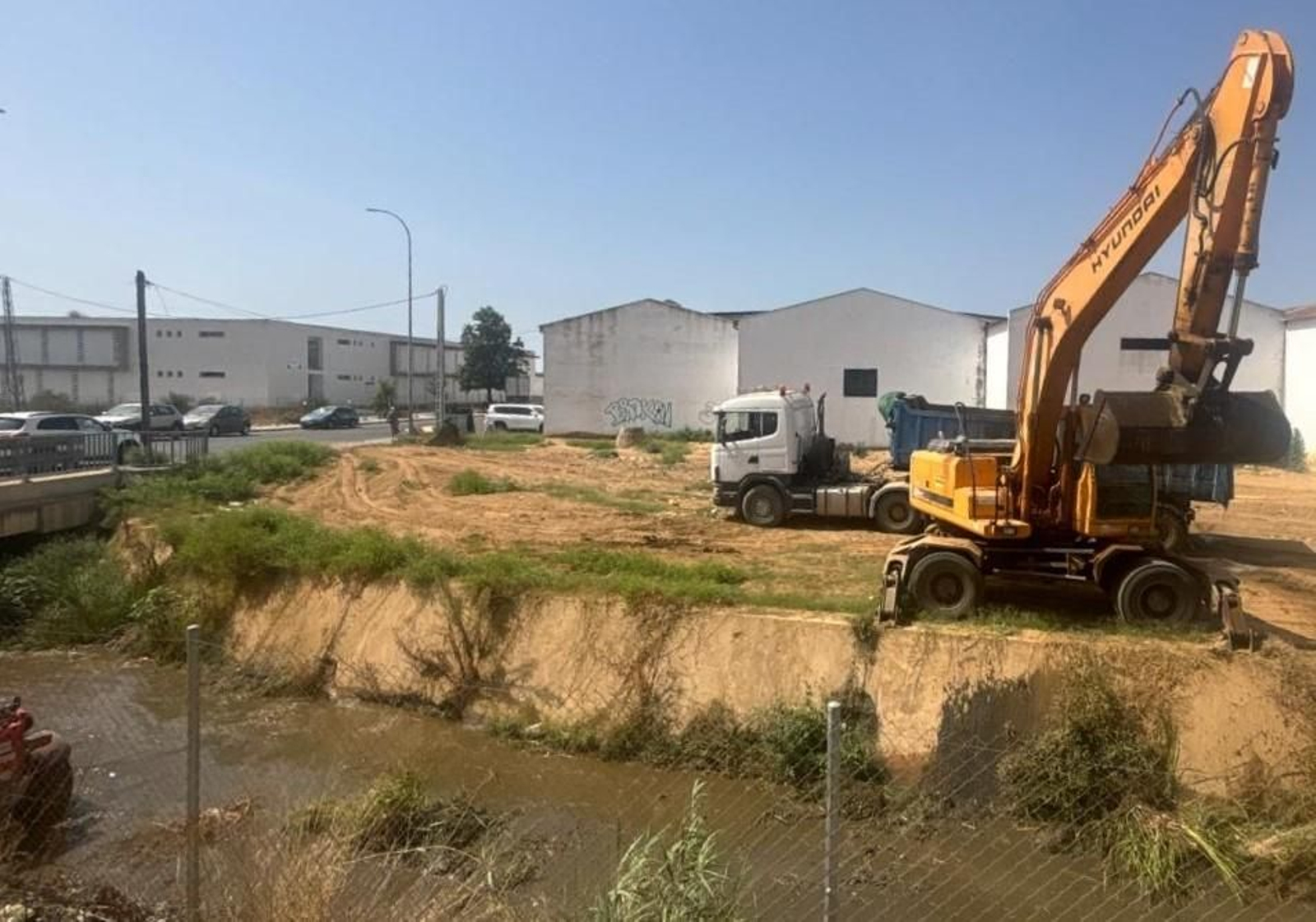 Labores de limpieza del Ayuntamiento de Lepe.