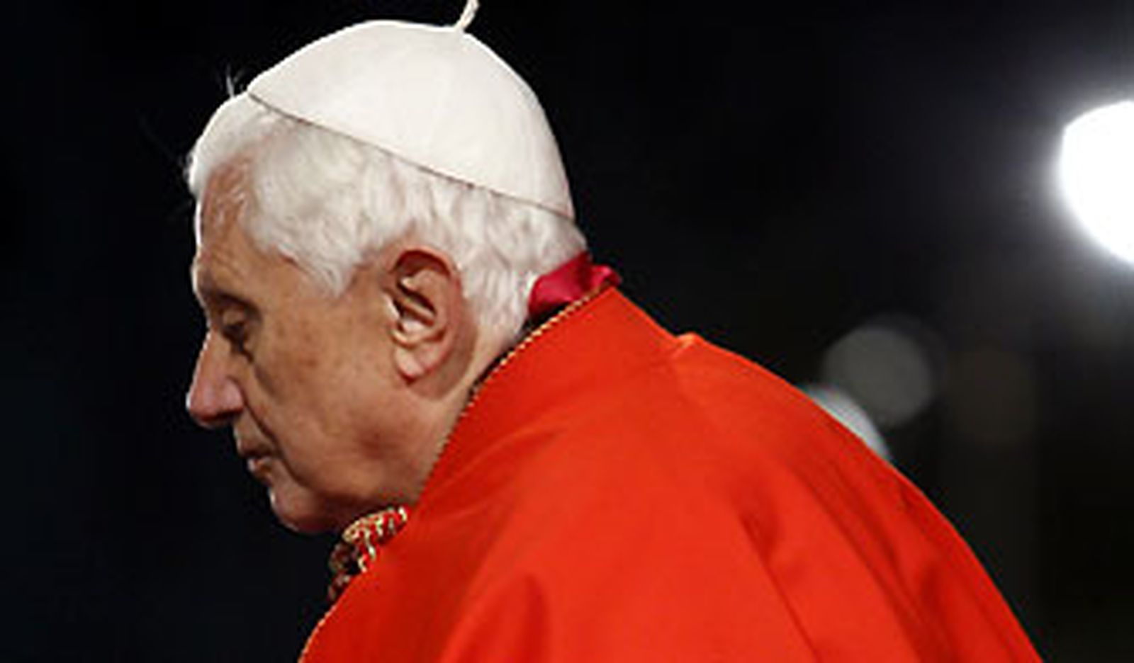 El Vaticano rechaza las comparaciones de las críticas al Papa con el antisemitismo