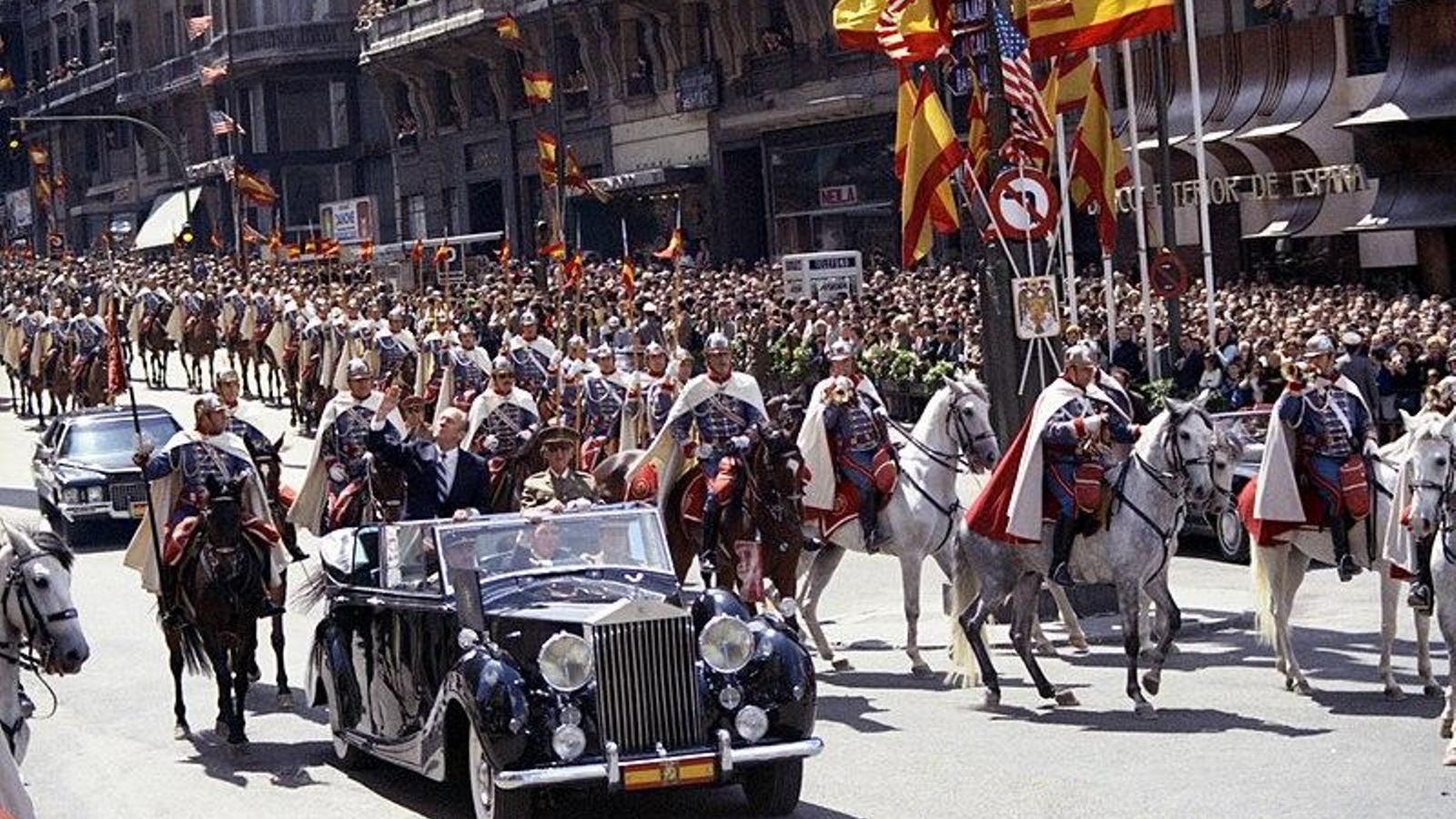 Gerald Ford, en una imagen casi calcada a la de Eisenhower 22 años antes, durante su visita a España en mayo de 1975
