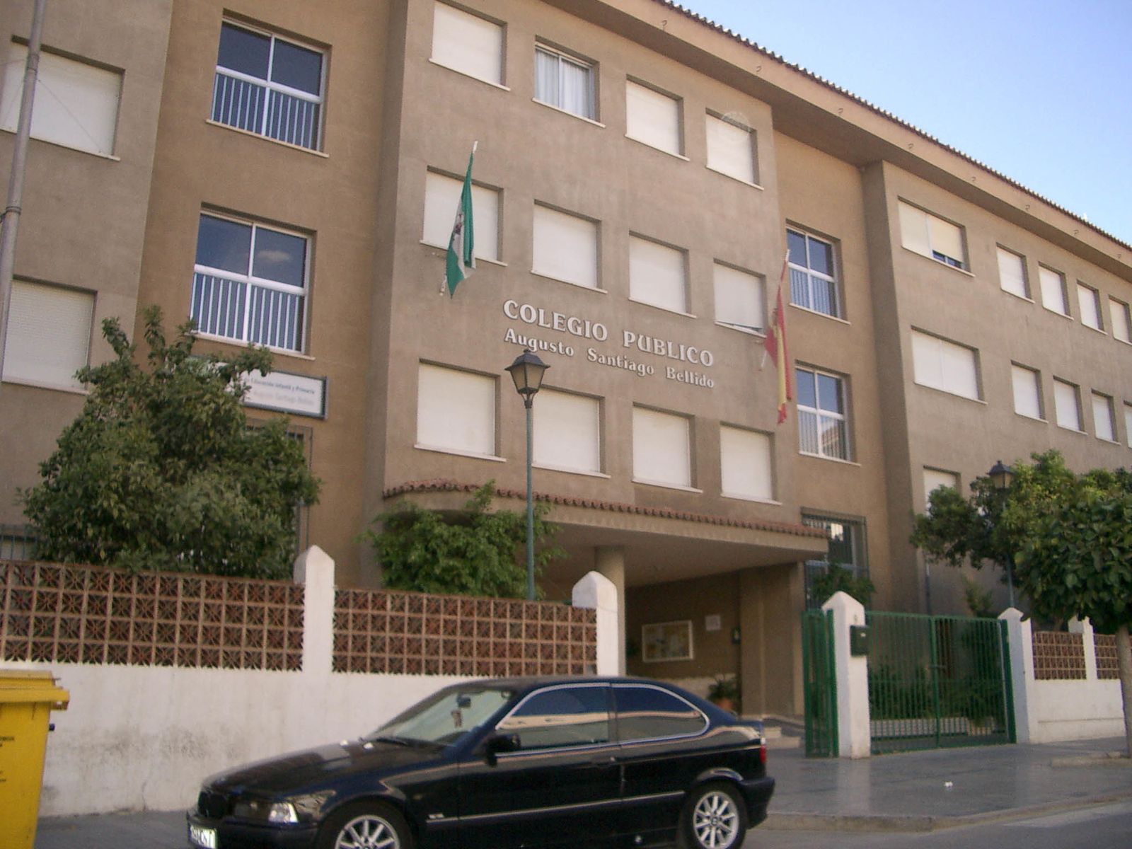 La fachada del CEIP Augusto Santiago Bellido en Vélez-Málaga.