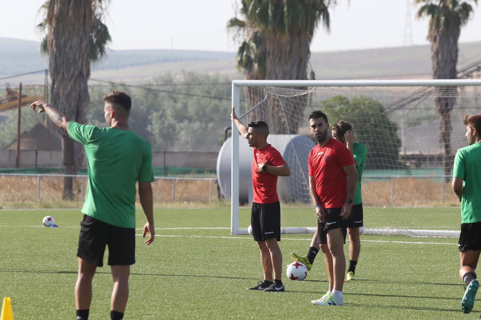 Jorge Romero da órdenes durante una sesión en pretemporada.