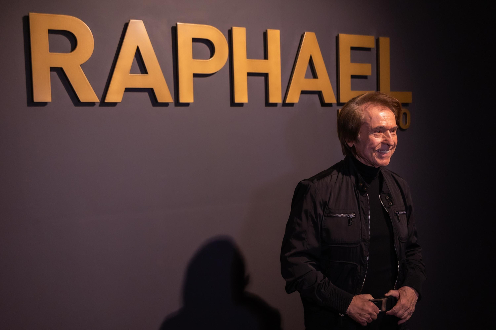 Raphael visita el museo en su honor de Linares tras la cesión trajes y su espectacular coche Lincoln