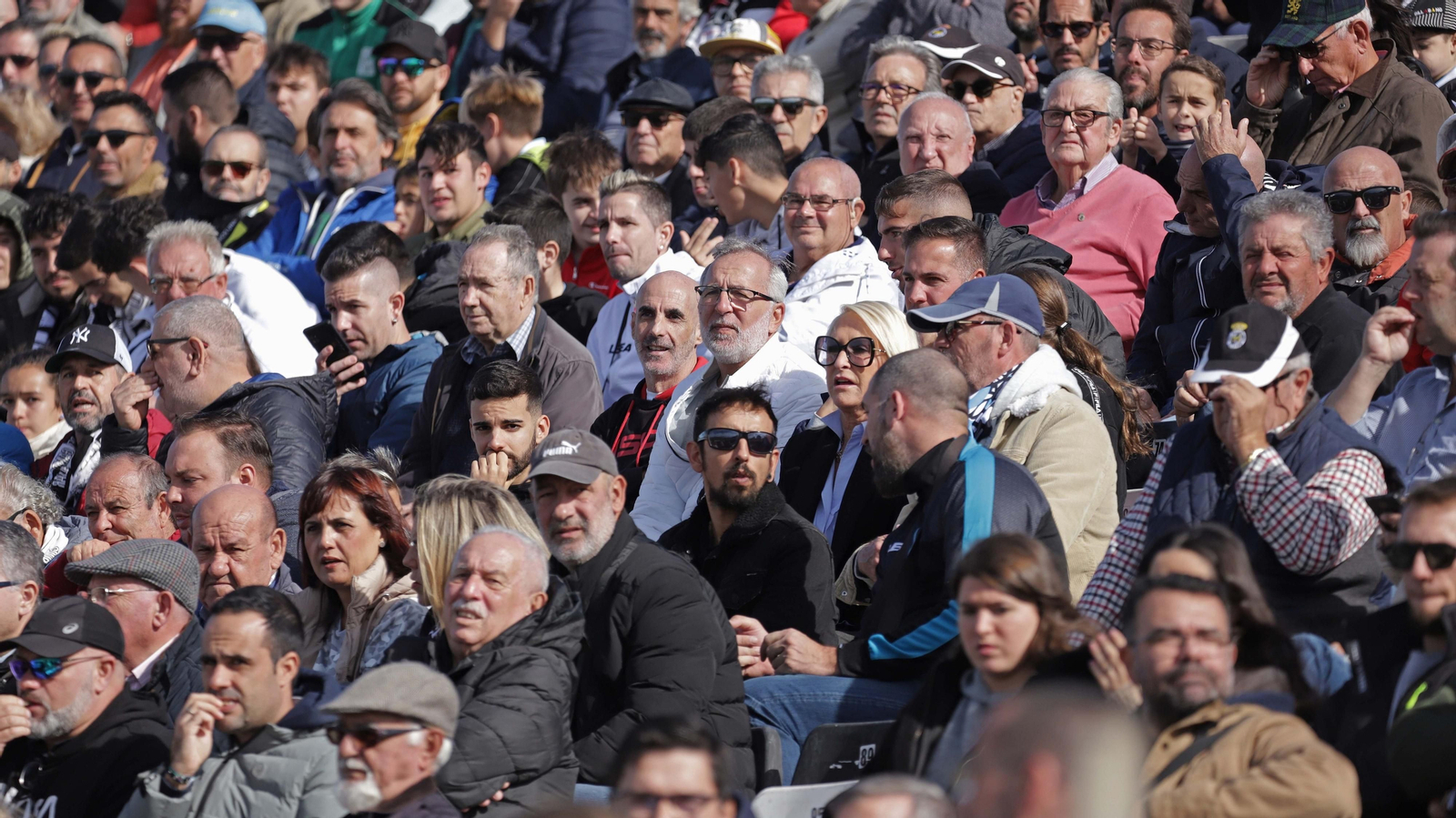Fotos de la afición en el estadio municipal