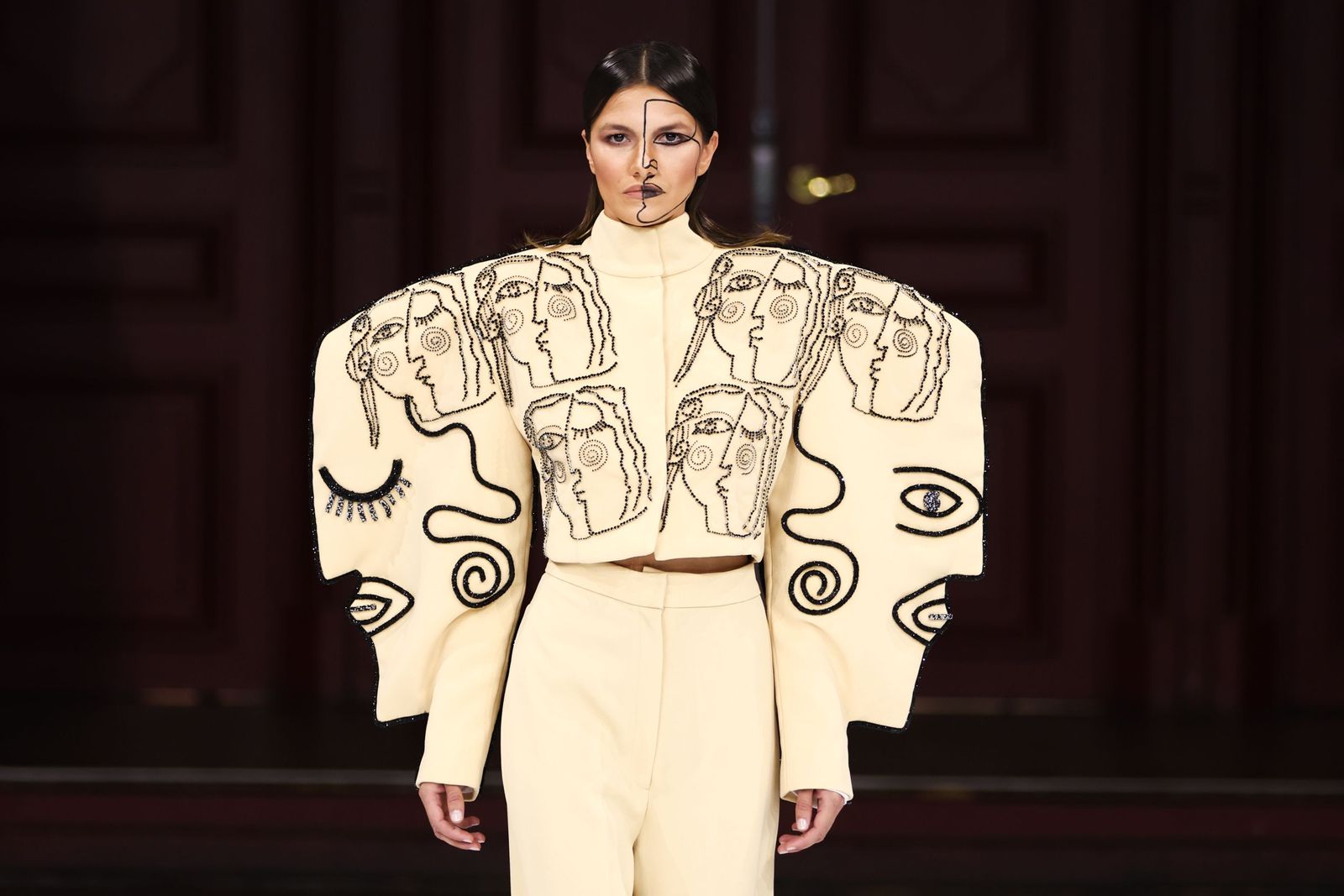 El desfile de la colección 'Fieras' de Juana Martín en París, en imágenes