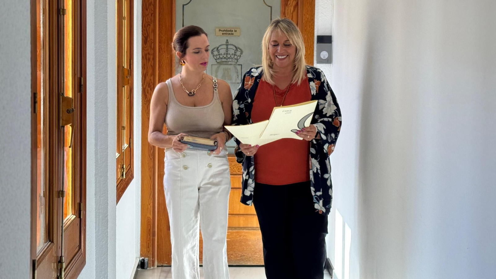 Meri Sádaba, alcaldesa de Las Gabias y Paloma López, teniente de Alcaldesa y concejal de Urbanismo