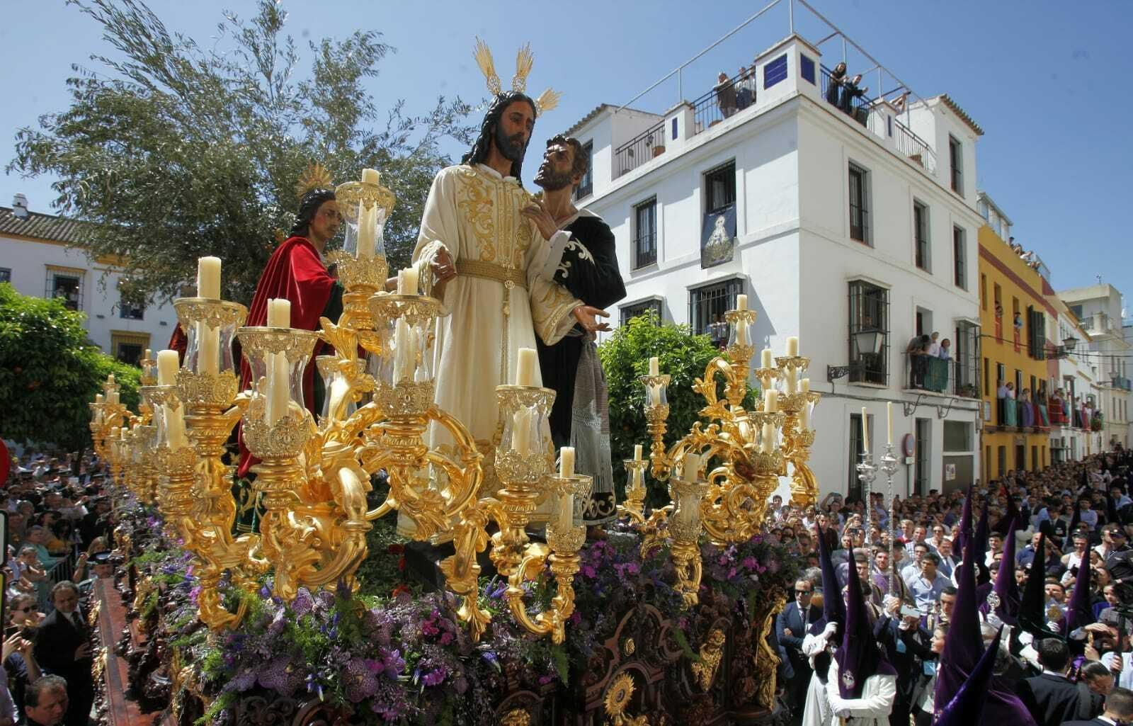 Las imágenes del Lunes Santo en Sevilla