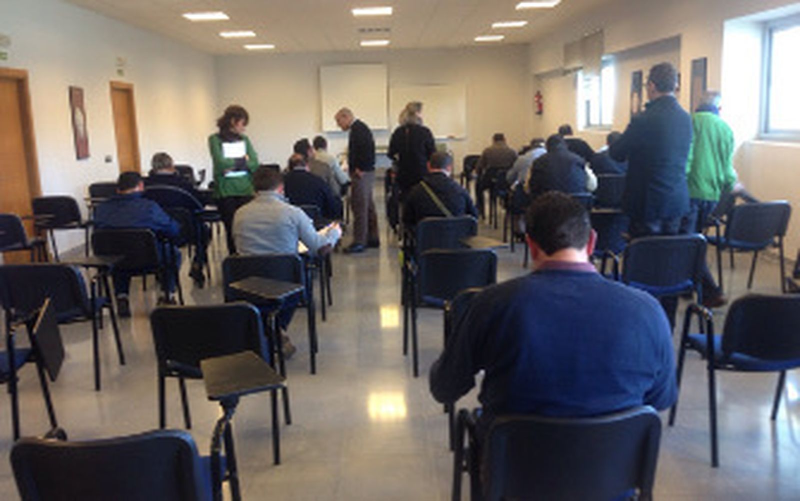 Los taxistas de Jerez retornan a las aulas para demostrar su aptitud