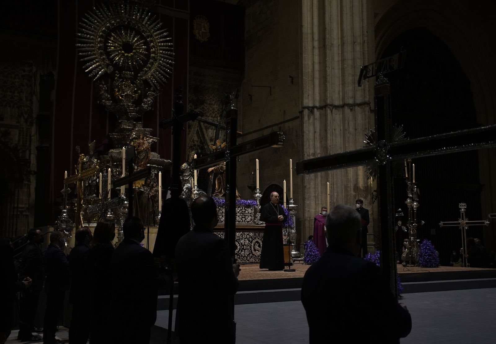 El Vía Crucis de las Hermandades, en imágenes