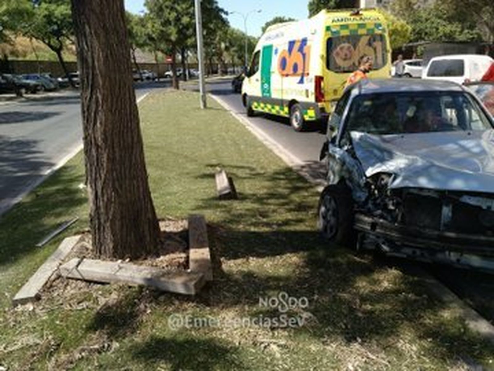Estado en el que quedó la parte delantera del coche tras el accidente.