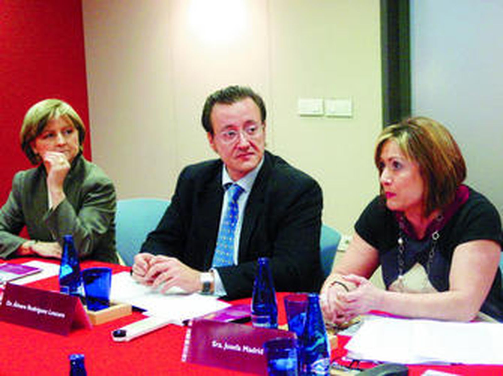 María Die Trill, de la SEPO; Álvaro Rodríguez, de SEOM y Josefa Madrid, de Fecma.