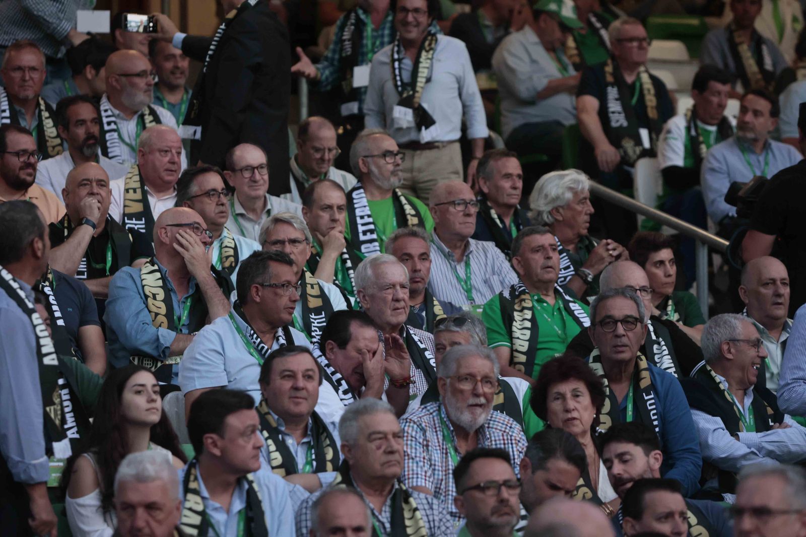 Búscate en el acto Siempre Verdiblancos