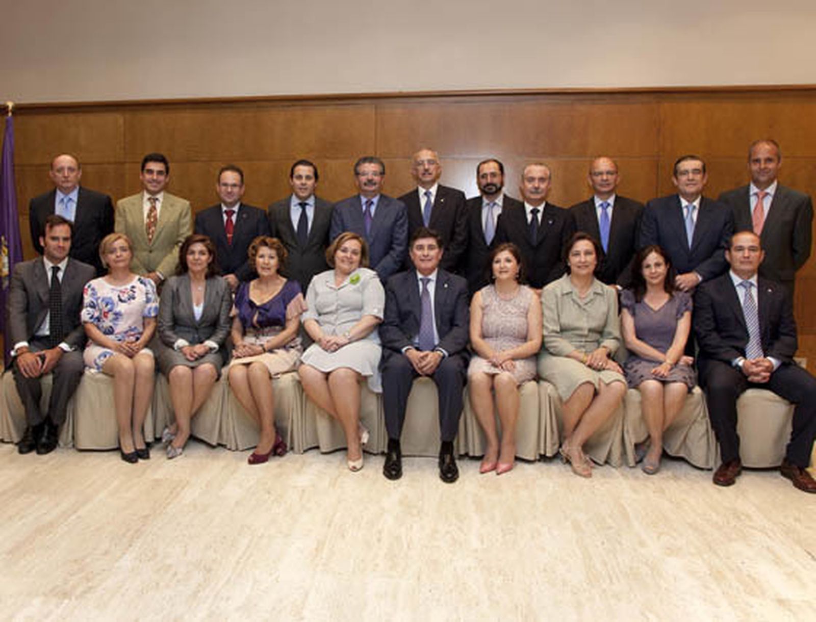 De pie: Ruperto Núñez Gallo, Miguel Lora Vázquez, José Rodríguez Cánovas, Juan Luis Barea Ledesma, Manuel Ojeda Casares, José Manuel Andrés Martín, Antonio Mª Rabasco Álvarez, Francisco González Lara, Antonio Moreno Oonorato, y Juan Romero Candau. SentadosTomas Yuste Romero, Adela Larrey Murillo, Marisol Pedrosa Carrera, Reyes Gallego Jurado; María Isabel Andrés Martín, Manuel Pérez Fernández, Milagros Olías Valdés, Nuria Vargas Sánchez, Salud Jiménez Jiménez, Jesús Muñoz Ruiz-Canela.  Foto: Victoria Ramírez