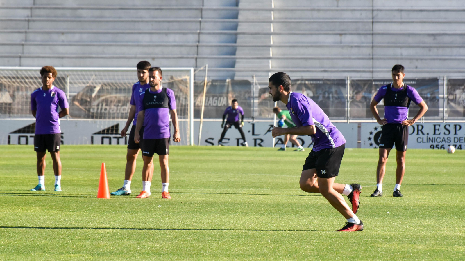 Fotos del primer entrenamiento de Víctor Basadre nuevo entrenador de la Balona
