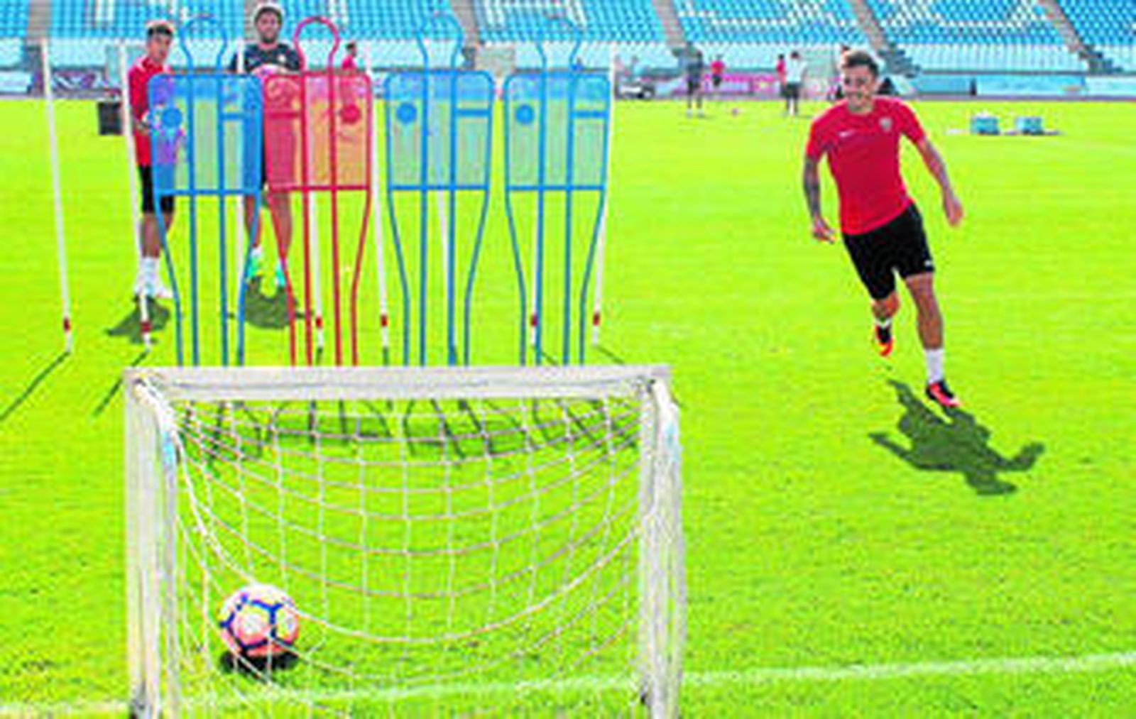 El polivalente defensa quiere continuar en el Almería.