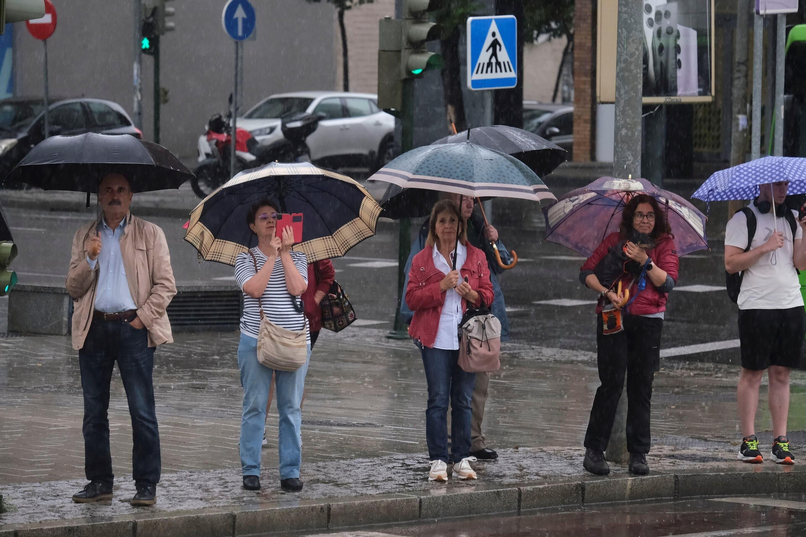 El izado de la bandera de España en Córdoba, en imágenes