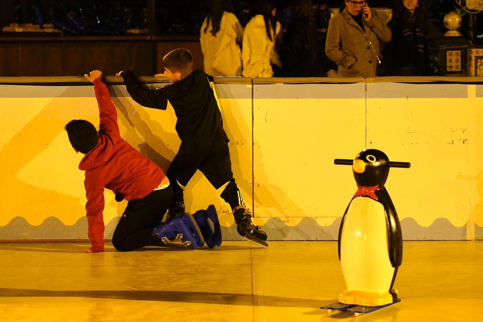 Fotos de la apertura de la pista de patinaje sobre hielo en el Parque María Cristina