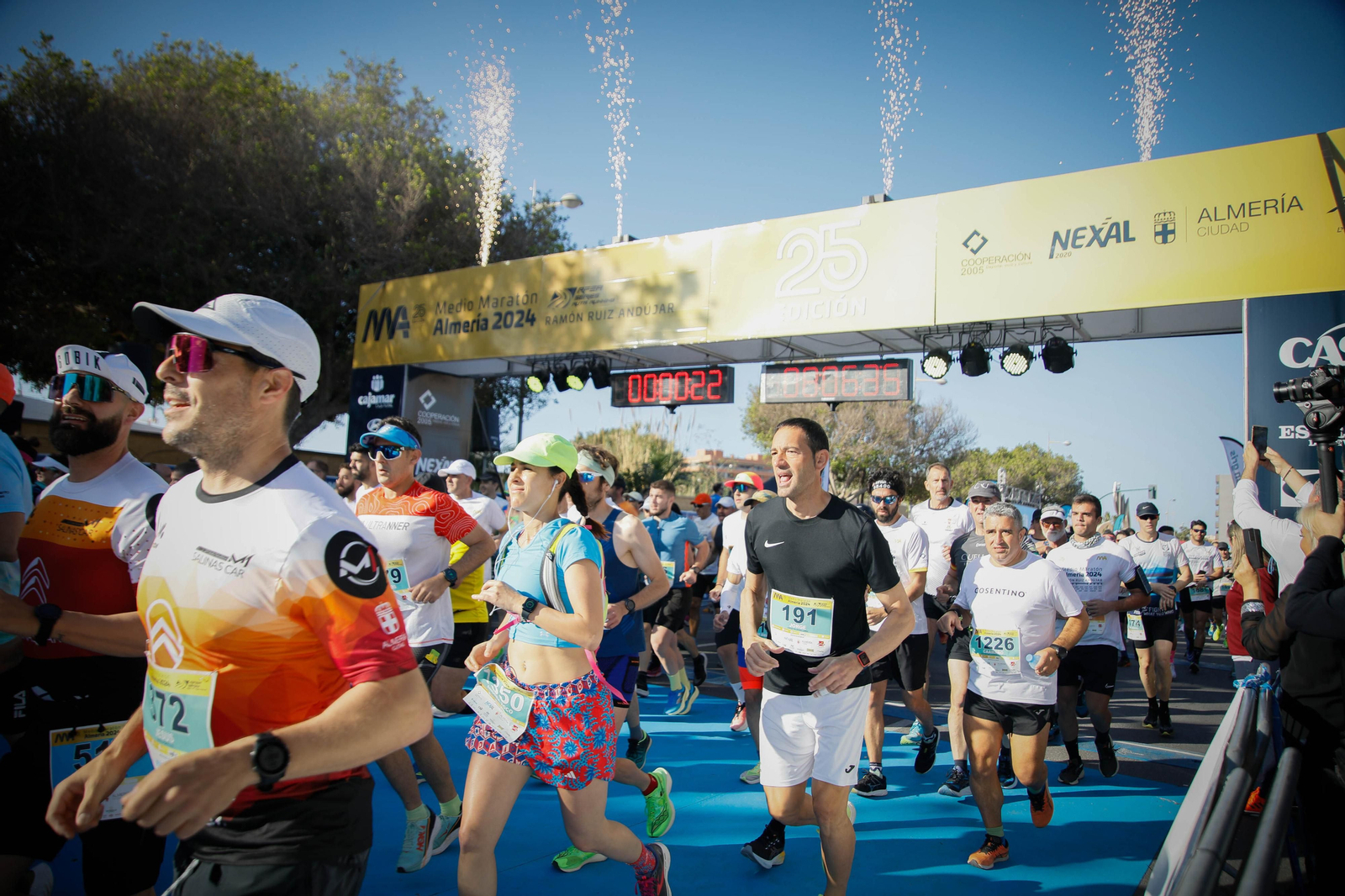 Imágenes de la salida de la Media maratón Ciudad de Almería