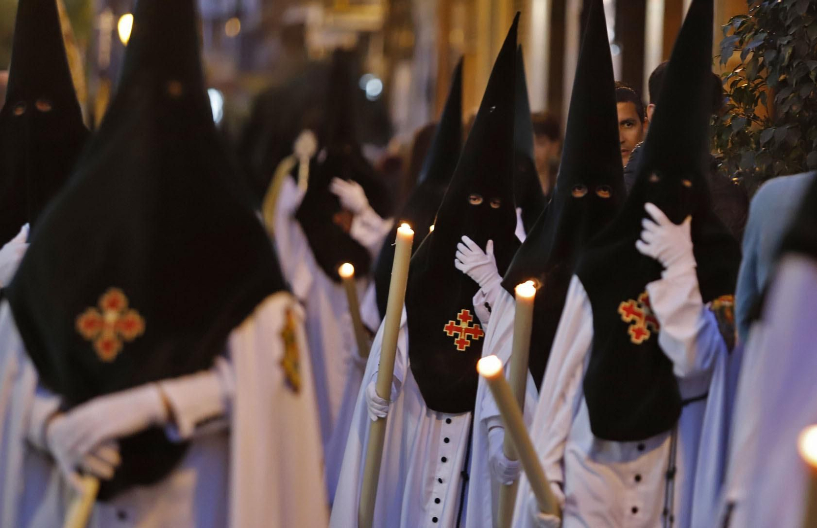 Imágenes de la estación de penitencia de la Hermandad de La Esperanza de Huelva