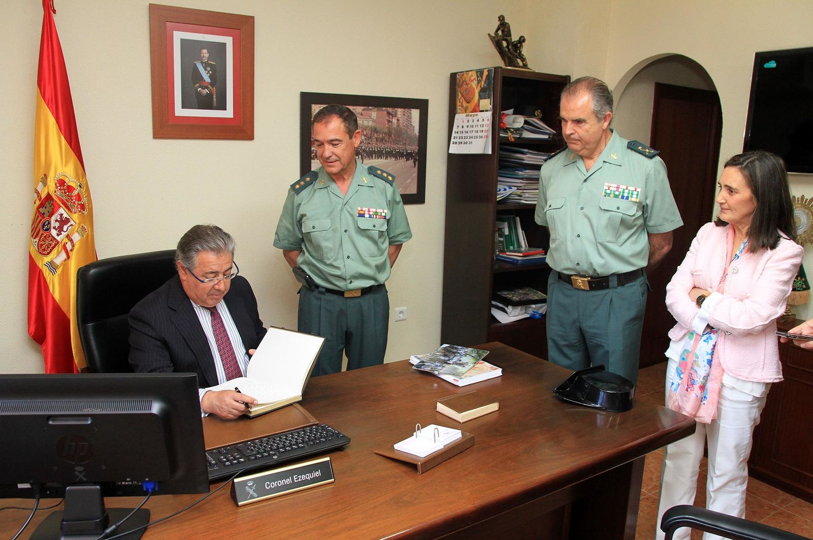 Juan Ignacio Zoido, ministro del Interior, presenta en la Comandancia de la Guardia Civil la nueva versión de AleryCops y el dispositivo del Rocío y posteriormente acude a la Diputación de Huelva para visitar la exposición sobre el terrorismo, en imágenes