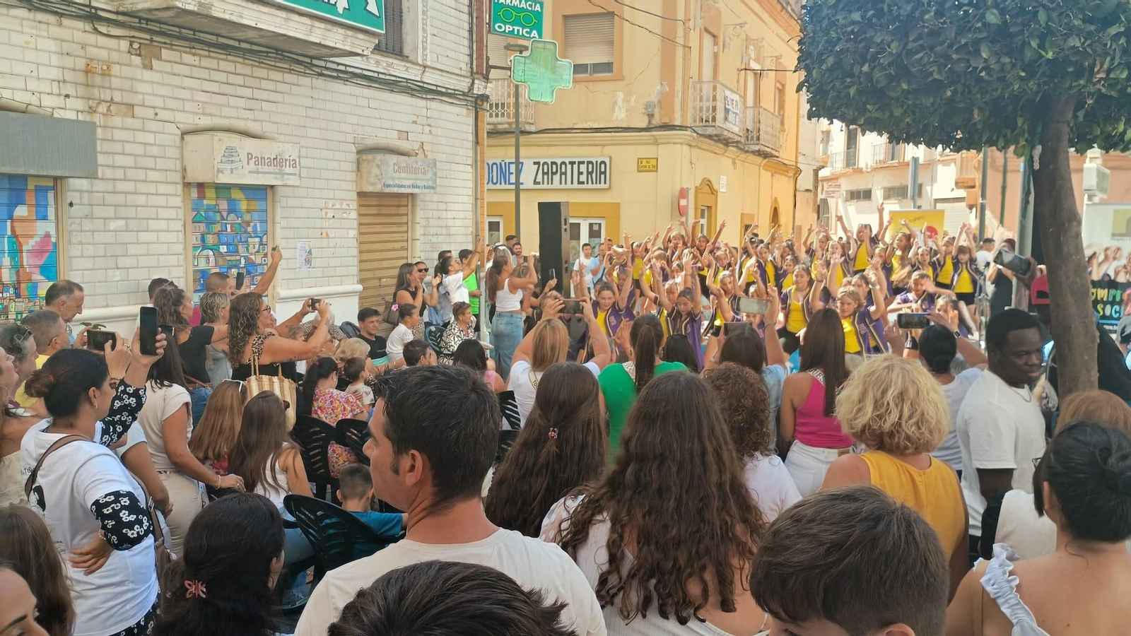 La convivencia celebrada en la plaza Juan de Lima. La convivencia celebrada en la plaza Juan de Lima.