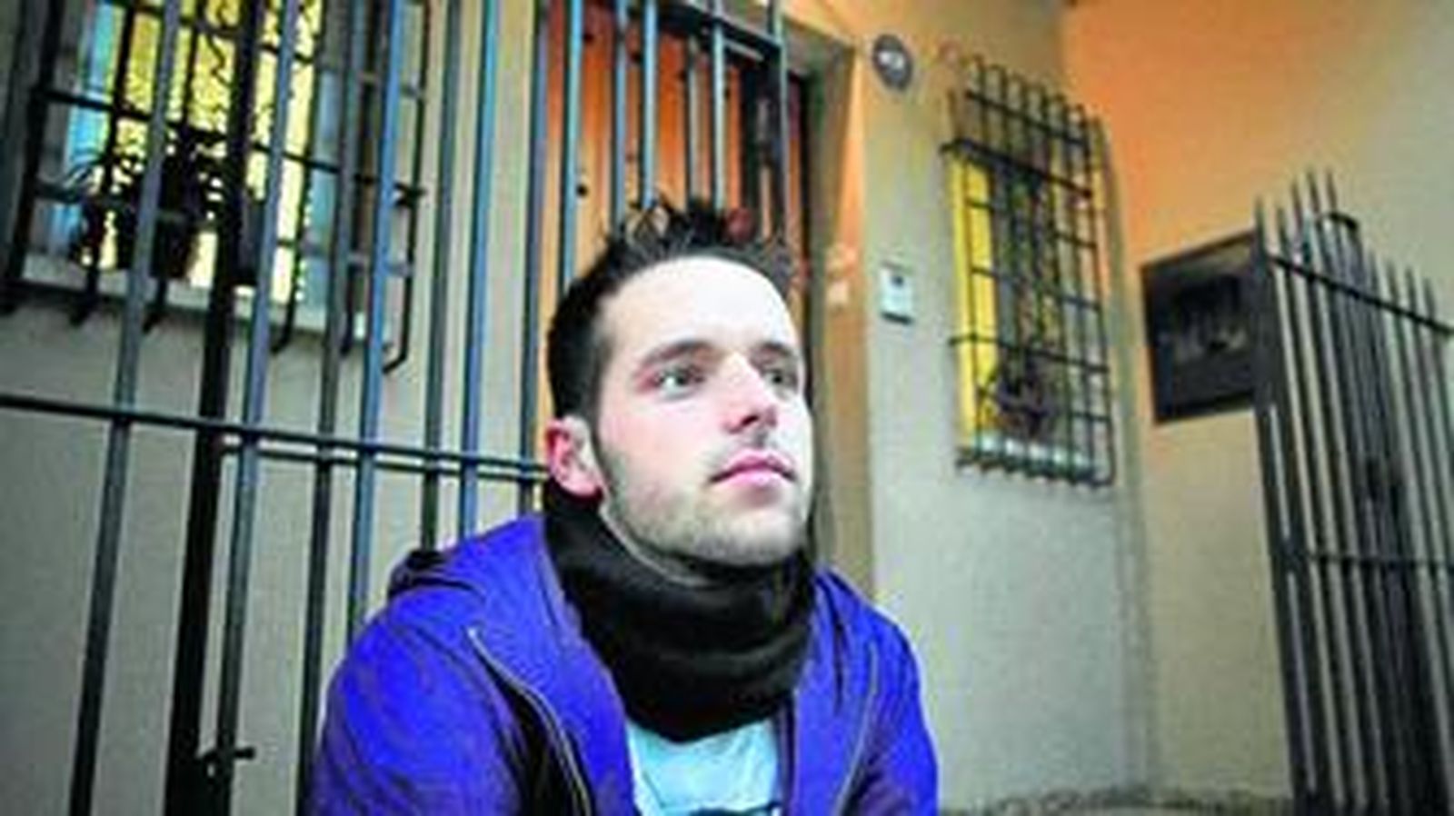 El estudiante José Anastasio Jiménez en la Asociación de Sordos de Málaga.