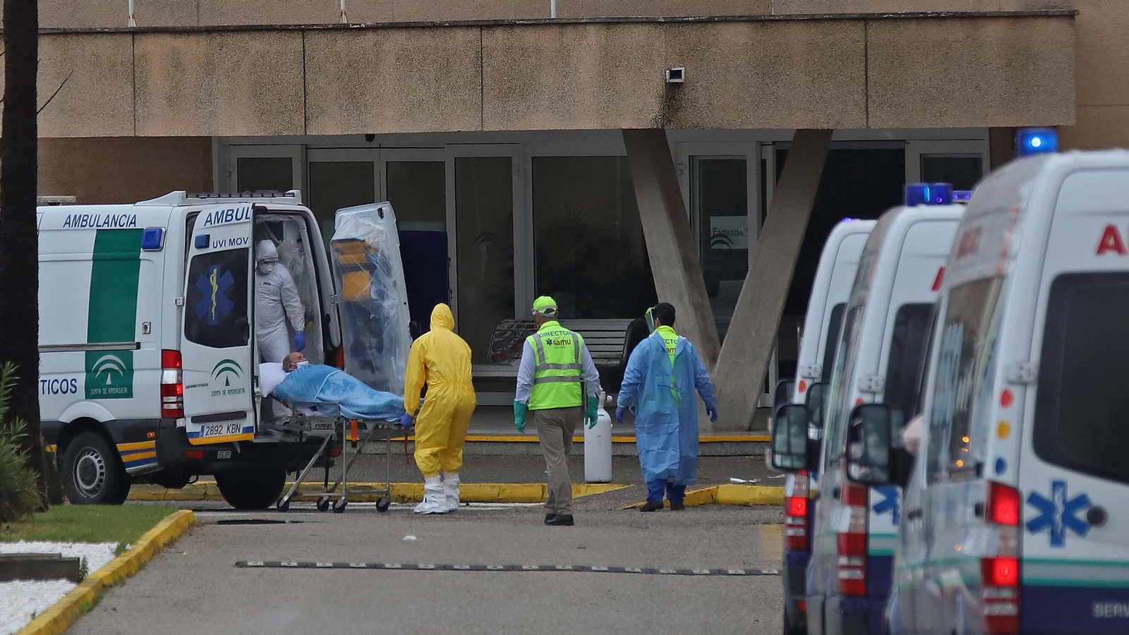 La llegada de los ancianos de la residencia de Alcalá del Valle a La Línea, el pasado 24 de marzo