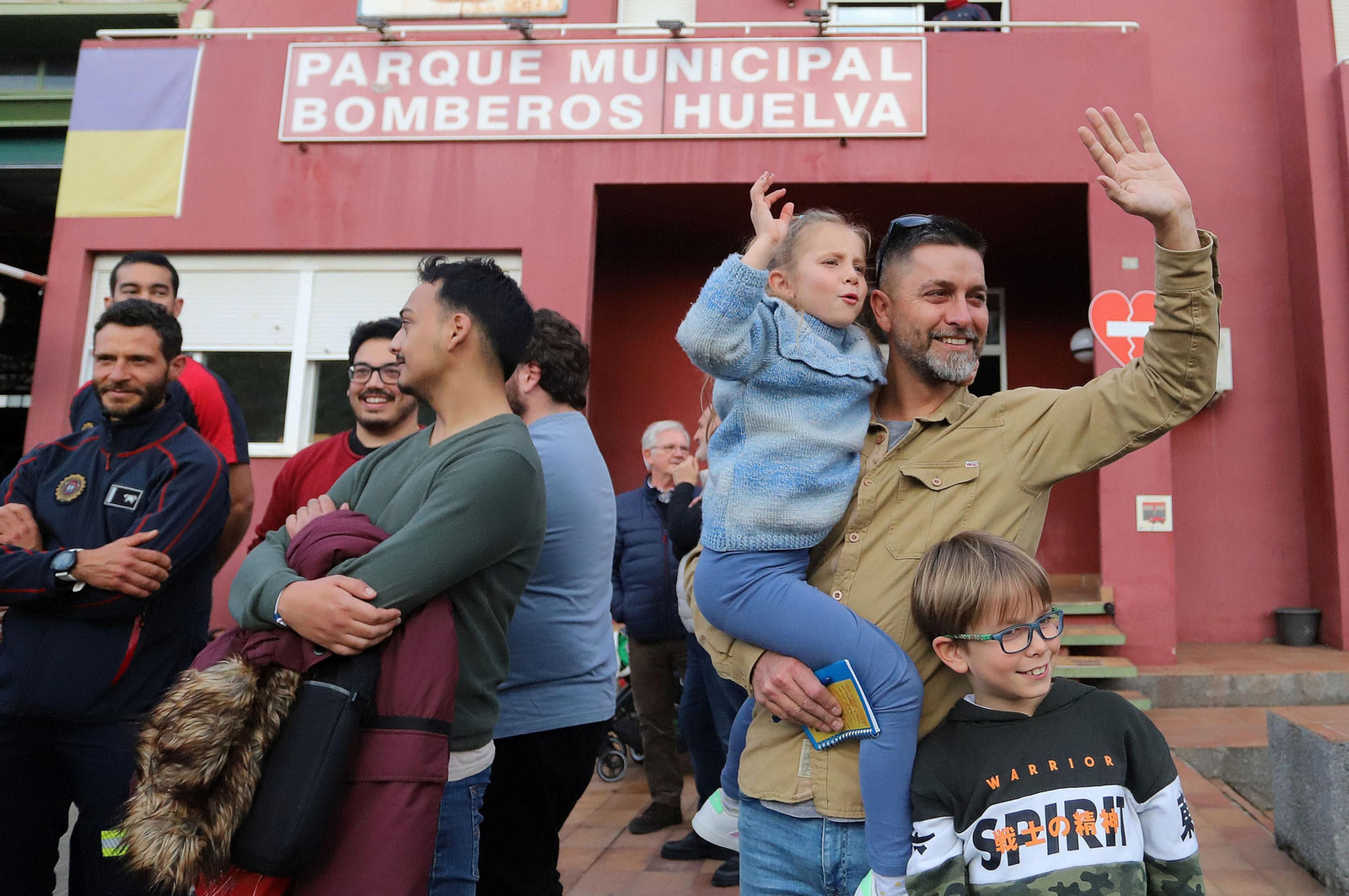 Imágenes del emotivo regreso de los Bomberos de Huelva tras sus labores de rescate en Turquía